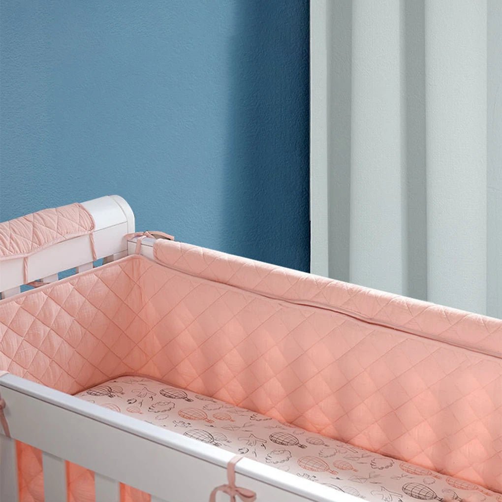 Tout de lit bébé Contour Rose protection complète dans un berceau
