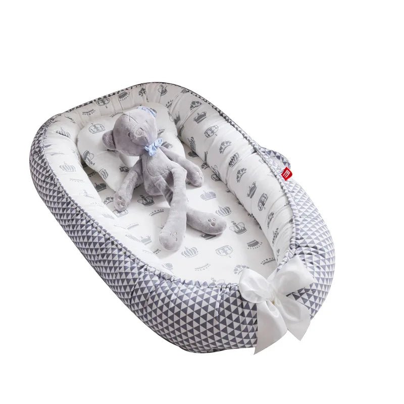 Berceau Bébé - NidPortableBébé - Couronne - avec une peluche