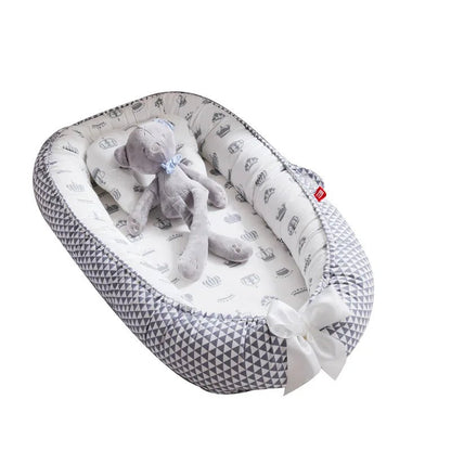 Berceau Bébé - NidPortableBébé - Couronne - avec une peluche