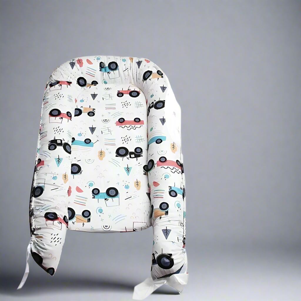 Berceau Bébé - NidPortableBébé - Voiture Bleue - TrésorBébé - détaché avec images de camions