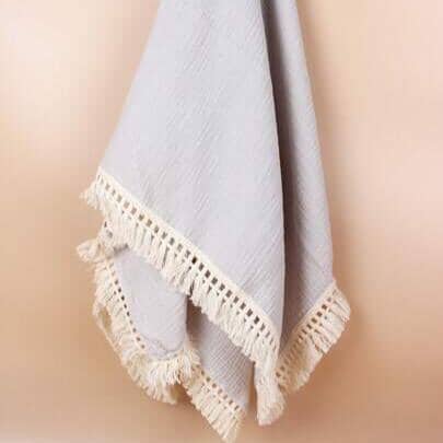 Couverture Bebe - BabyBlanket™ - Gris - TrésorBébé accroché