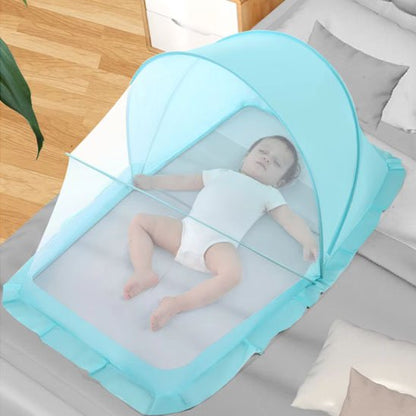 MOUSTIQUAIRE LIT BEBE | PROTECTION ULTRA-RESPIRANTE - TURQUOISE AVEC UN BÉBÉ QUI DORT SUR LE DOS