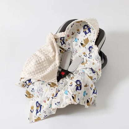 Nid d'ange cosy | Douceur - TrésorBébé ourson installé dans le siège d'auto 