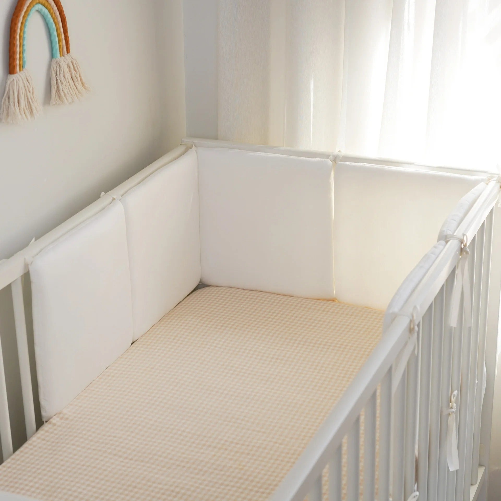 Tour de lit pour bebe | Dream Blanc dans un berceau blanc