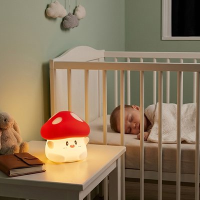Veilleuse bébé | Lumière Douce Apaisante avec bébé dort dans le berceau