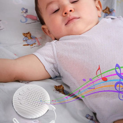 Veilleuse bruit blanc | DouxSommeil placée à côté de bébé qui dort